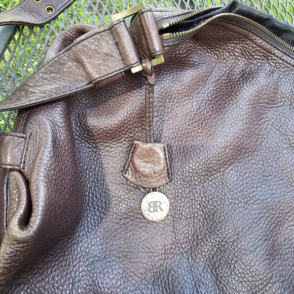 Banana Republic Brown Leather Shoulder Bag with Vintage Appeal - Picture 3 of 5